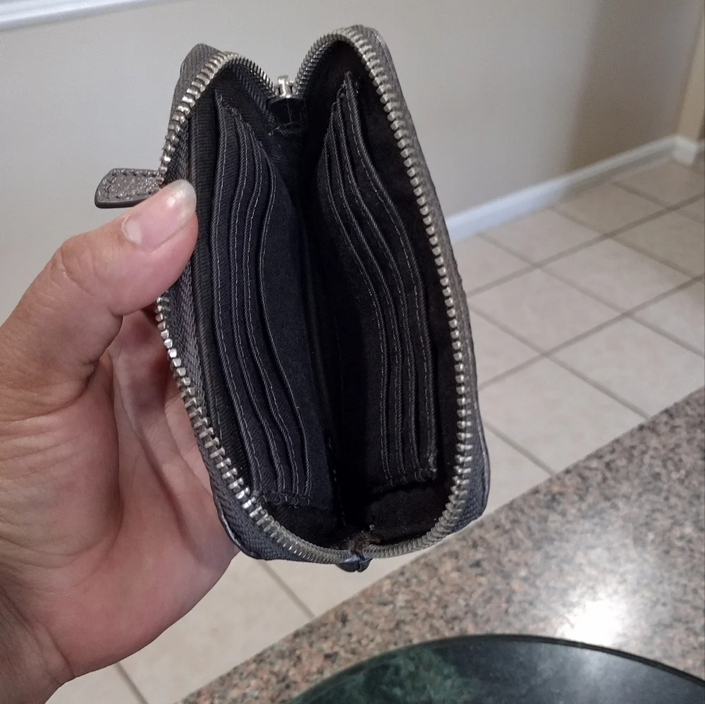 Fossil  Leather Wallet Silver Gray Metallic Corner Zip Around wallet
